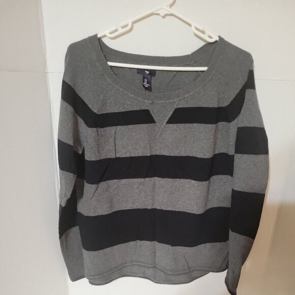 GAP Lightweight Women's V-Neck Sweater black‎ and Grey stripped - Picture 3 of 5